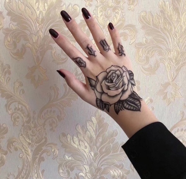 ý nghĩa hình xăm hoa hồng